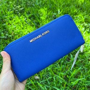 Brand New Michael Kors MK Jet Set Continental Zip-Around Leather Wallet blue